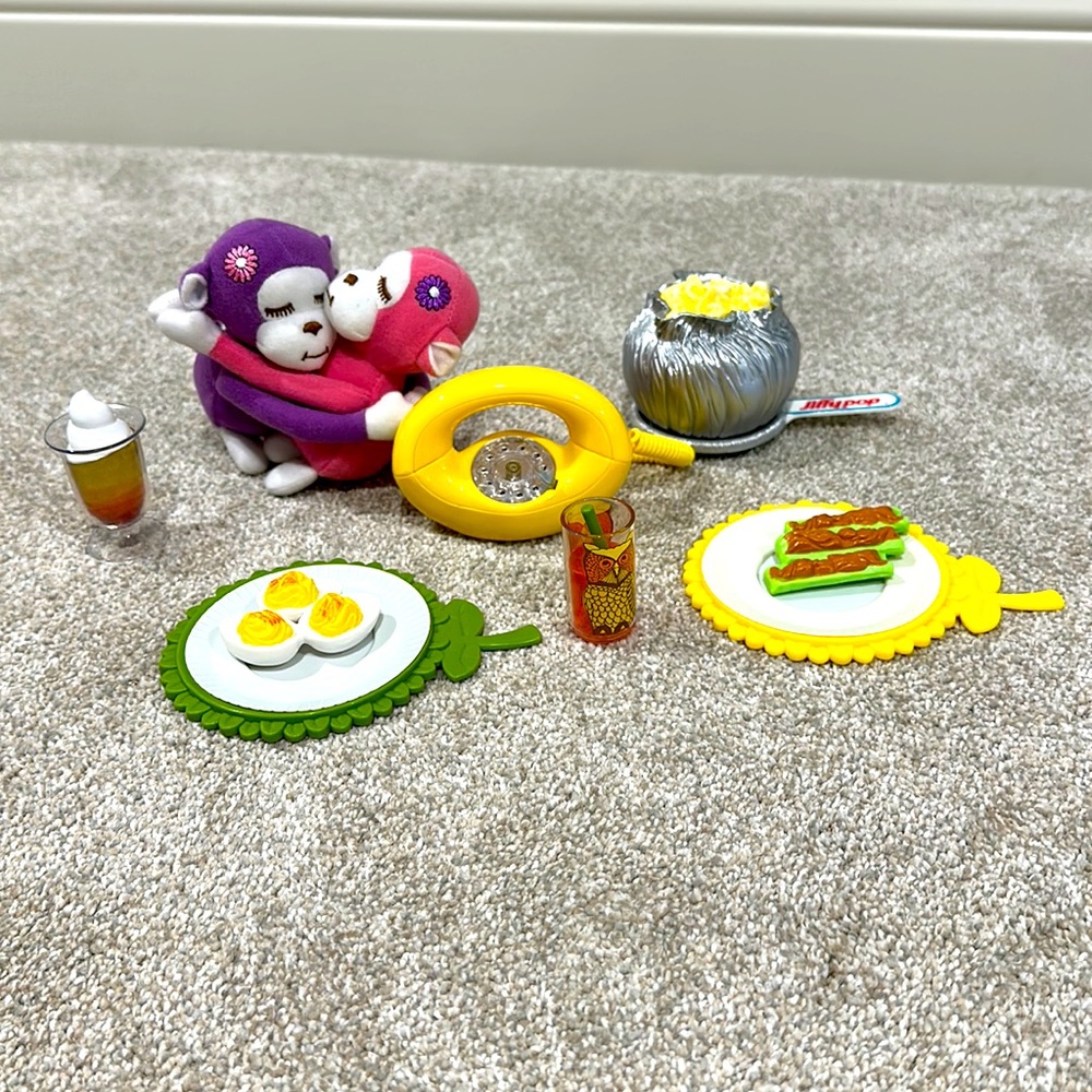 American Girl Doll-Julie’s snack set-Retired